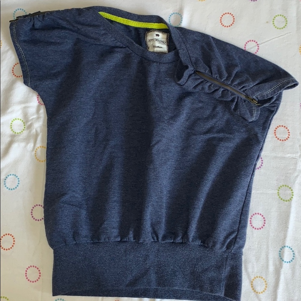 Navy blue comfy top. Style zippers on sleeve